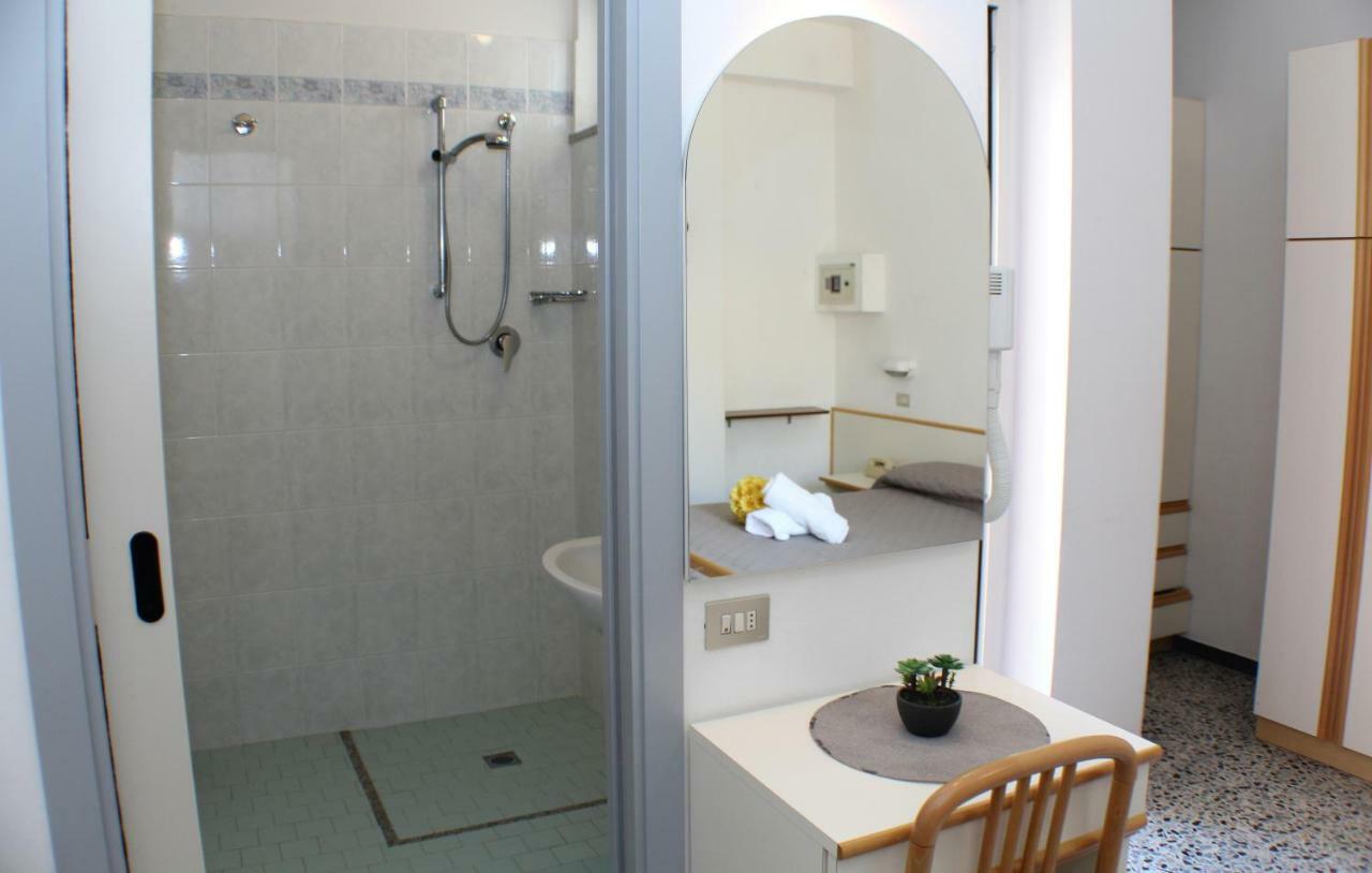 Hotel Caesar Misano Adriatico Bagian luar foto
