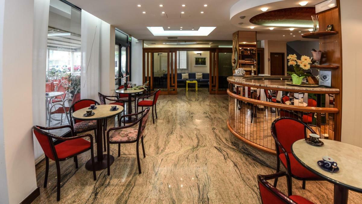 Hotel Caesar Misano Adriatico Bagian luar foto