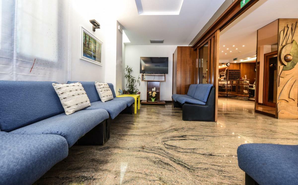 Hotel Caesar Misano Adriatico Bagian luar foto